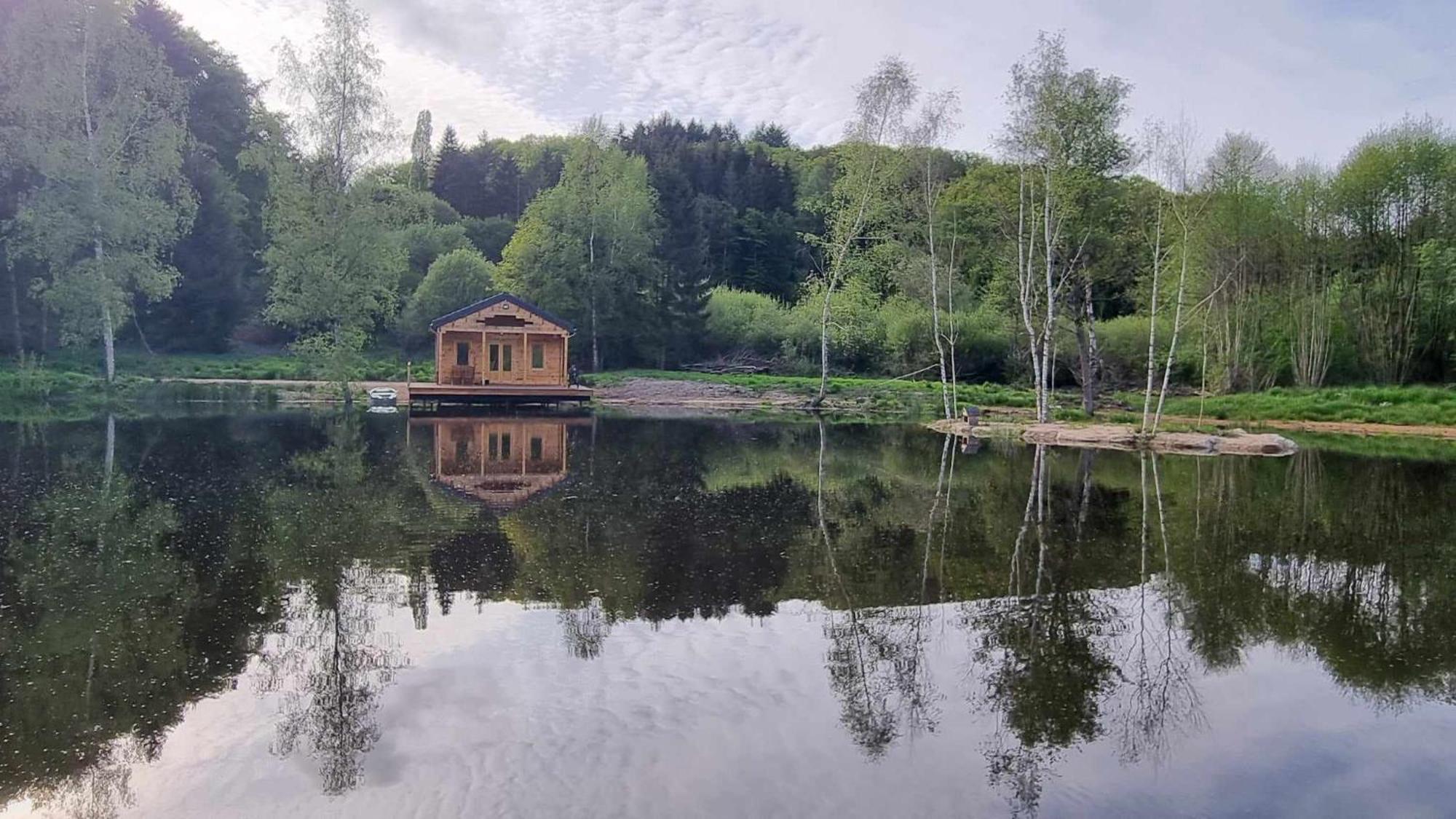 Pilotis Sur Etang, Au De Chaumecon Chalet