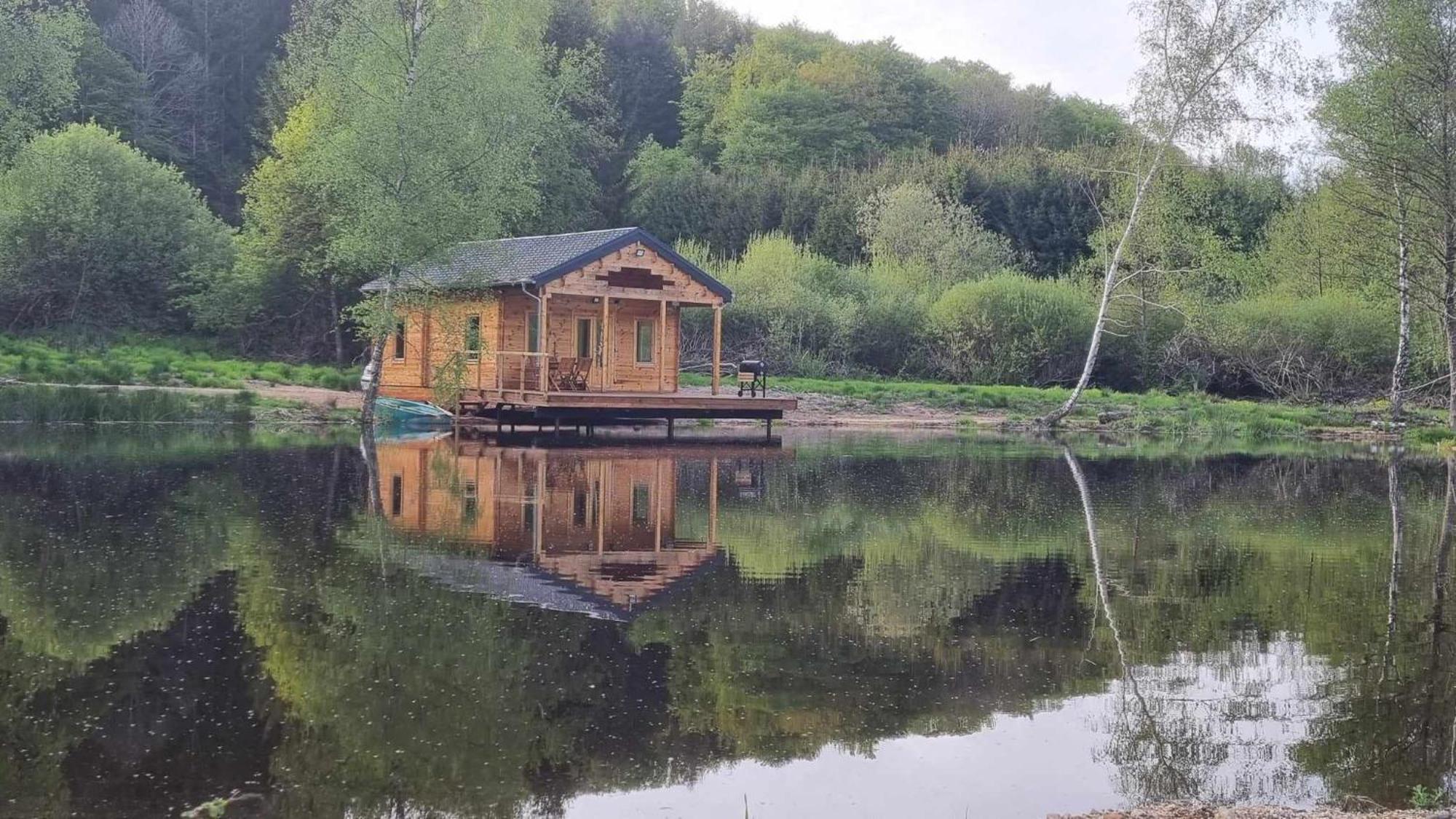Pilotis Sur Etang, Au De Chaumecon Chalet *